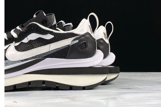 sacai Vaporwaffle White Black CV1363-001 Nike 0129